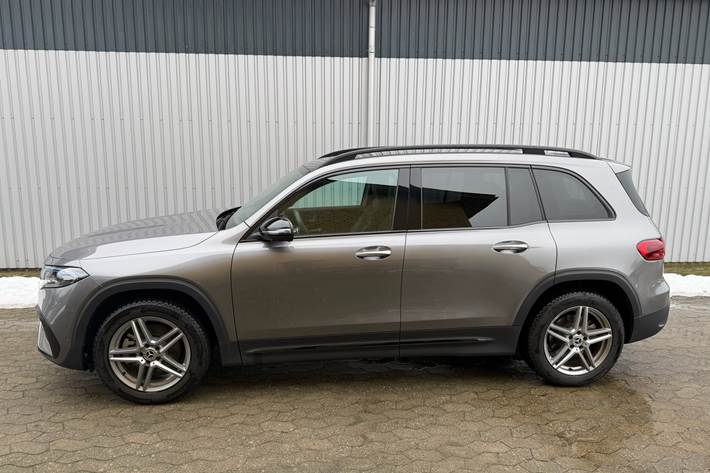 Grå Mercedes EQB 250+ fra 2025