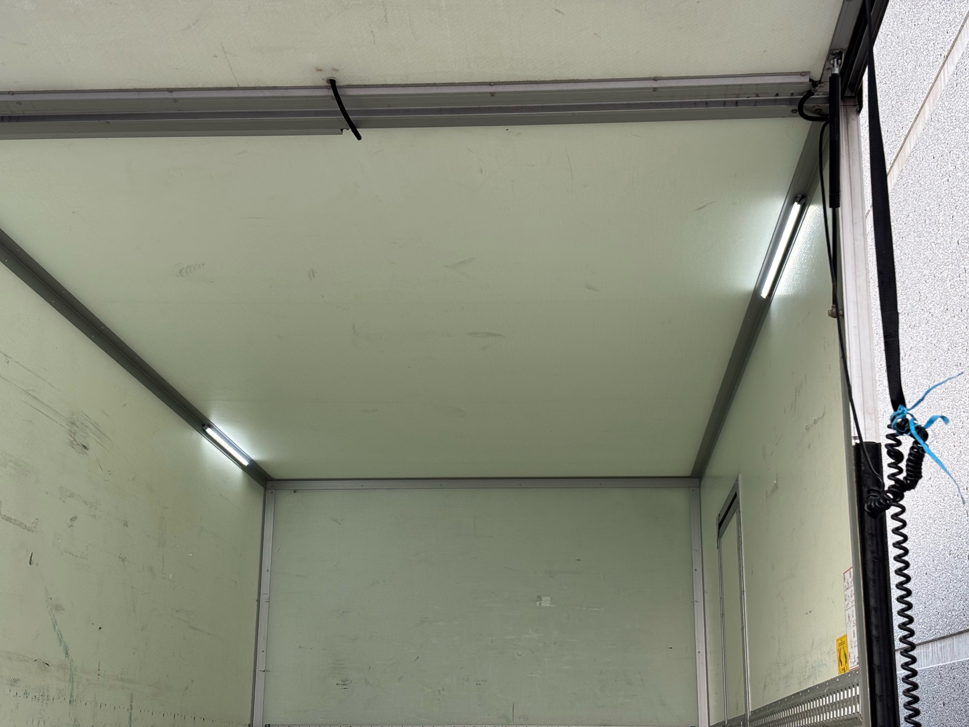 Hvid Iveco Daily fra 2023