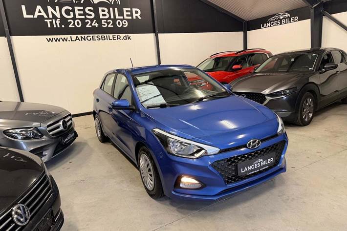 Blå Hyundai i20 fra 2019