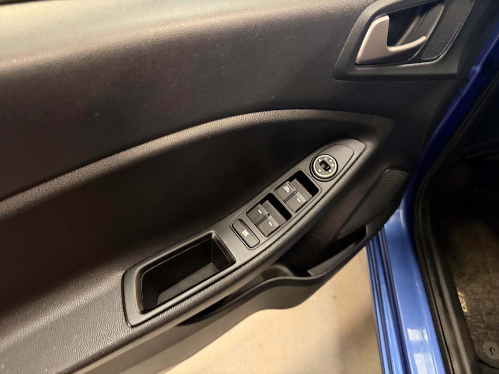 Blå Hyundai i20 fra 2019