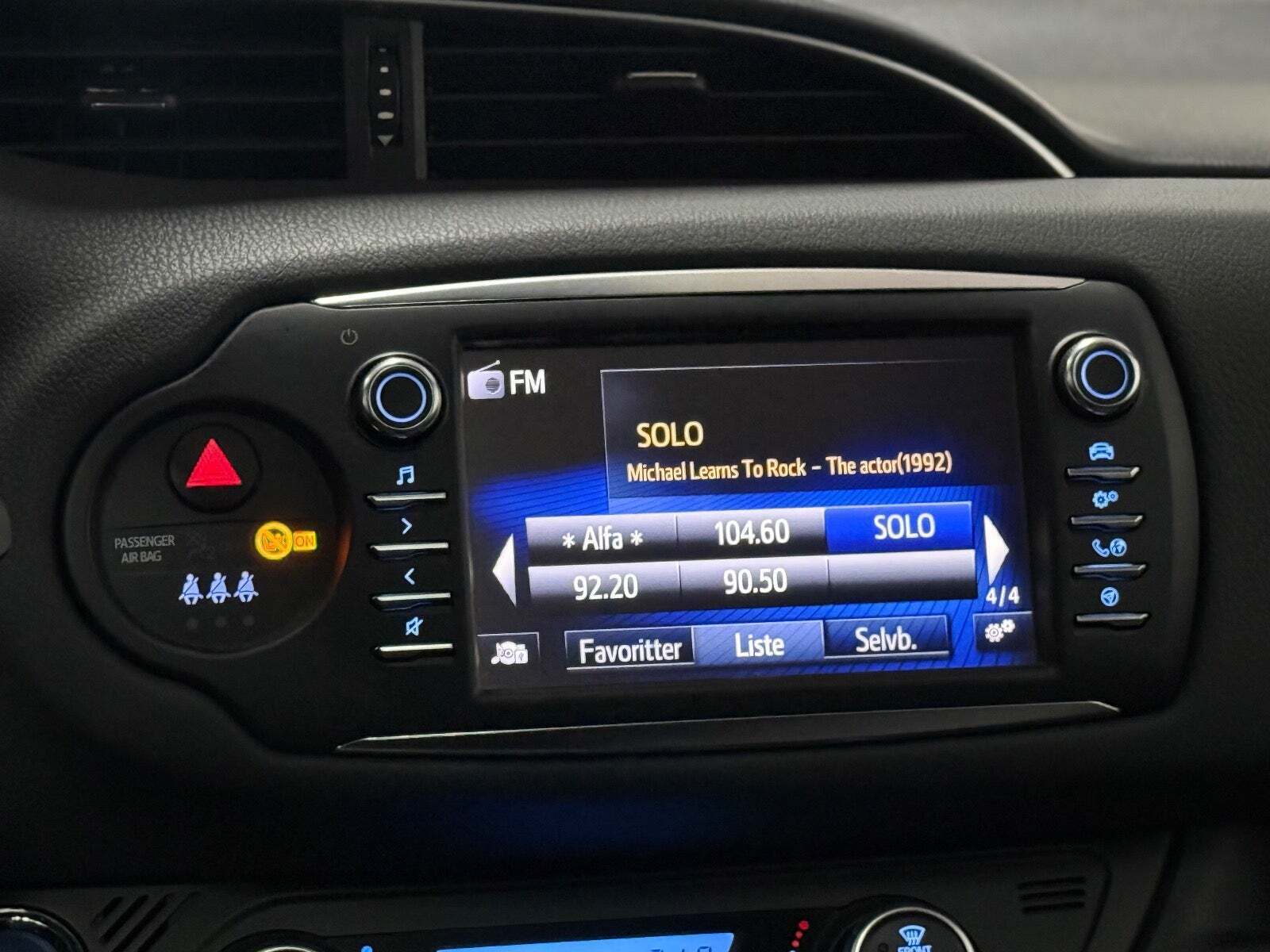 Blå Toyota Yaris fra 2017