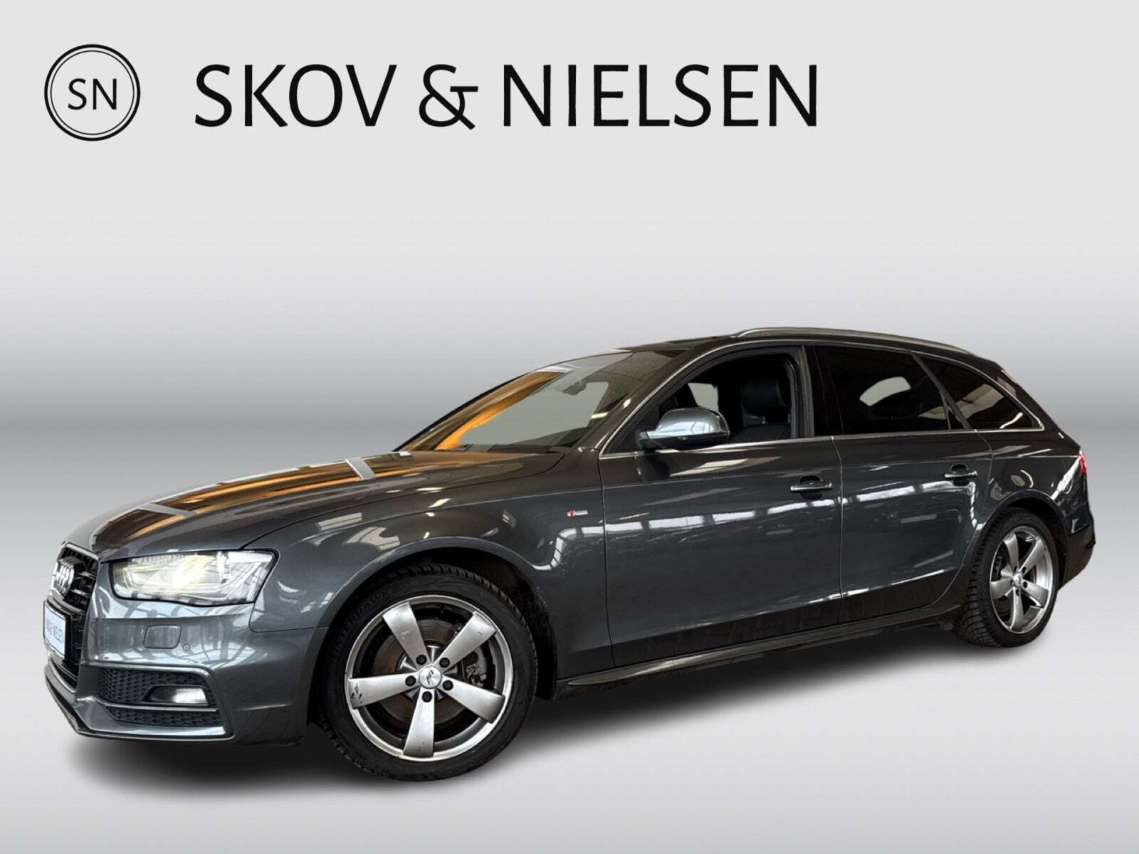 Grå Audi A4 fra 2012