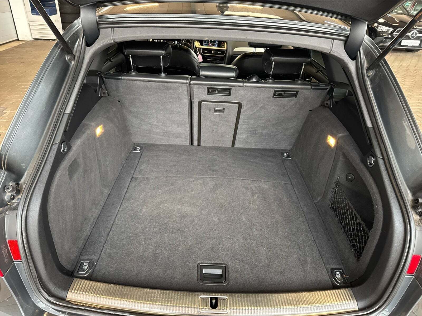 Grå Audi A4 fra 2012