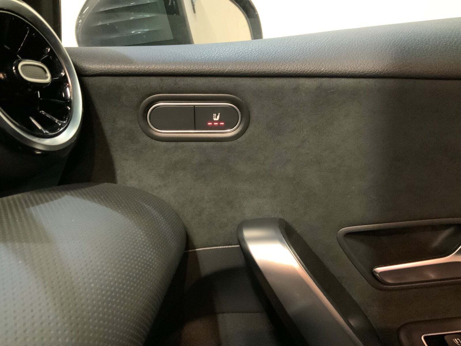 Grå Mercedes A250 e fra 2022