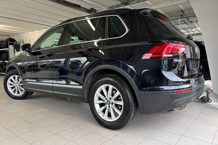 Sort VW Tiguan fra 2019