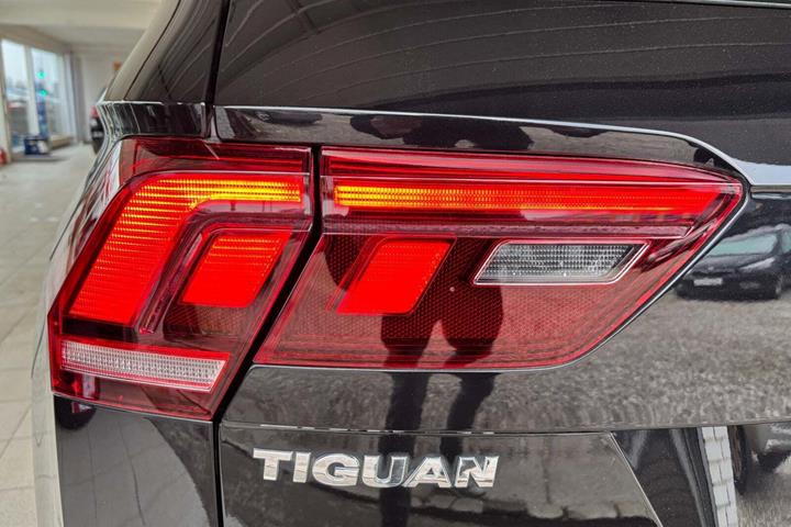 Sort VW Tiguan fra 2019