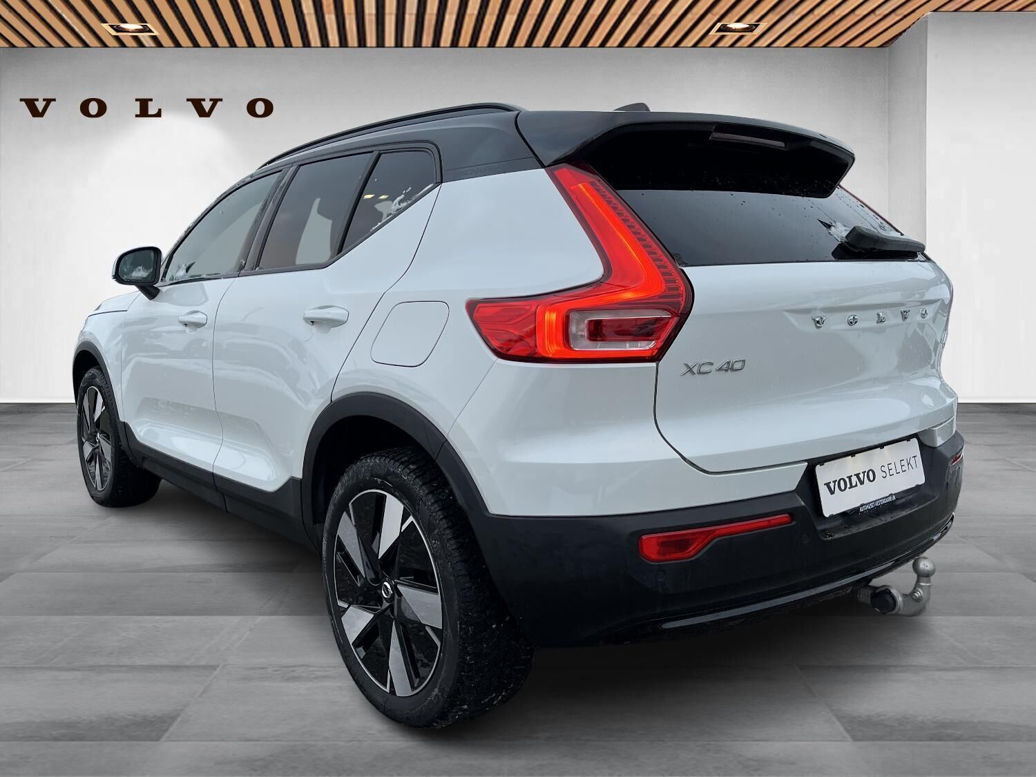 Hvid Volvo XC40 fra 2024