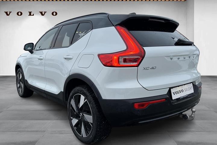 Hvid Volvo XC40 fra 2024