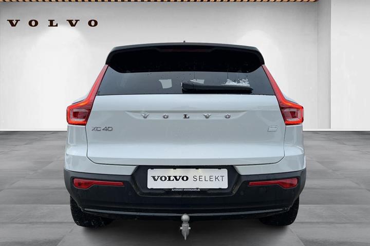 Hvid Volvo XC40 fra 2024