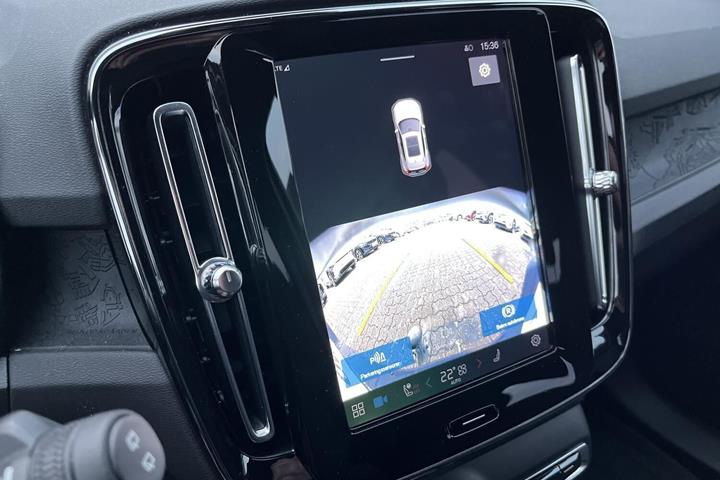Hvid Volvo XC40 fra 2024