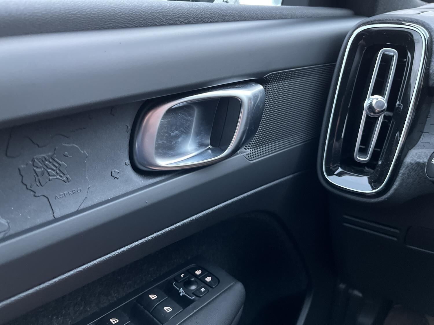 Hvid Volvo XC40 fra 2024