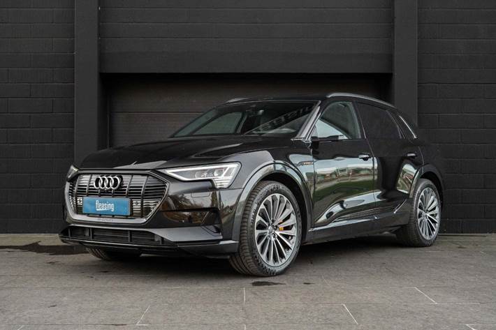 Sort Audi e-tron fra 2020 set udefra