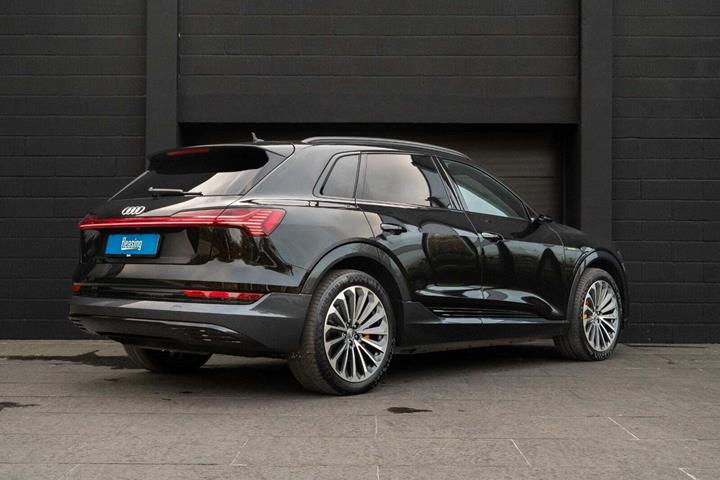 Sort Audi e-tron fra 2020