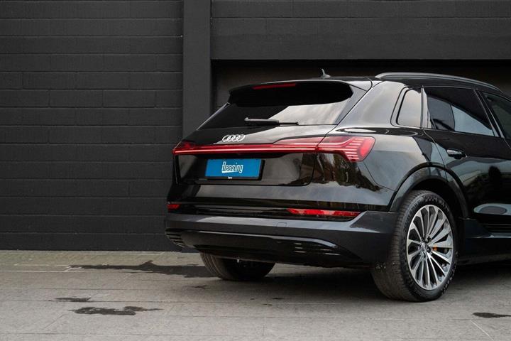 Sort Audi e-tron fra 2020