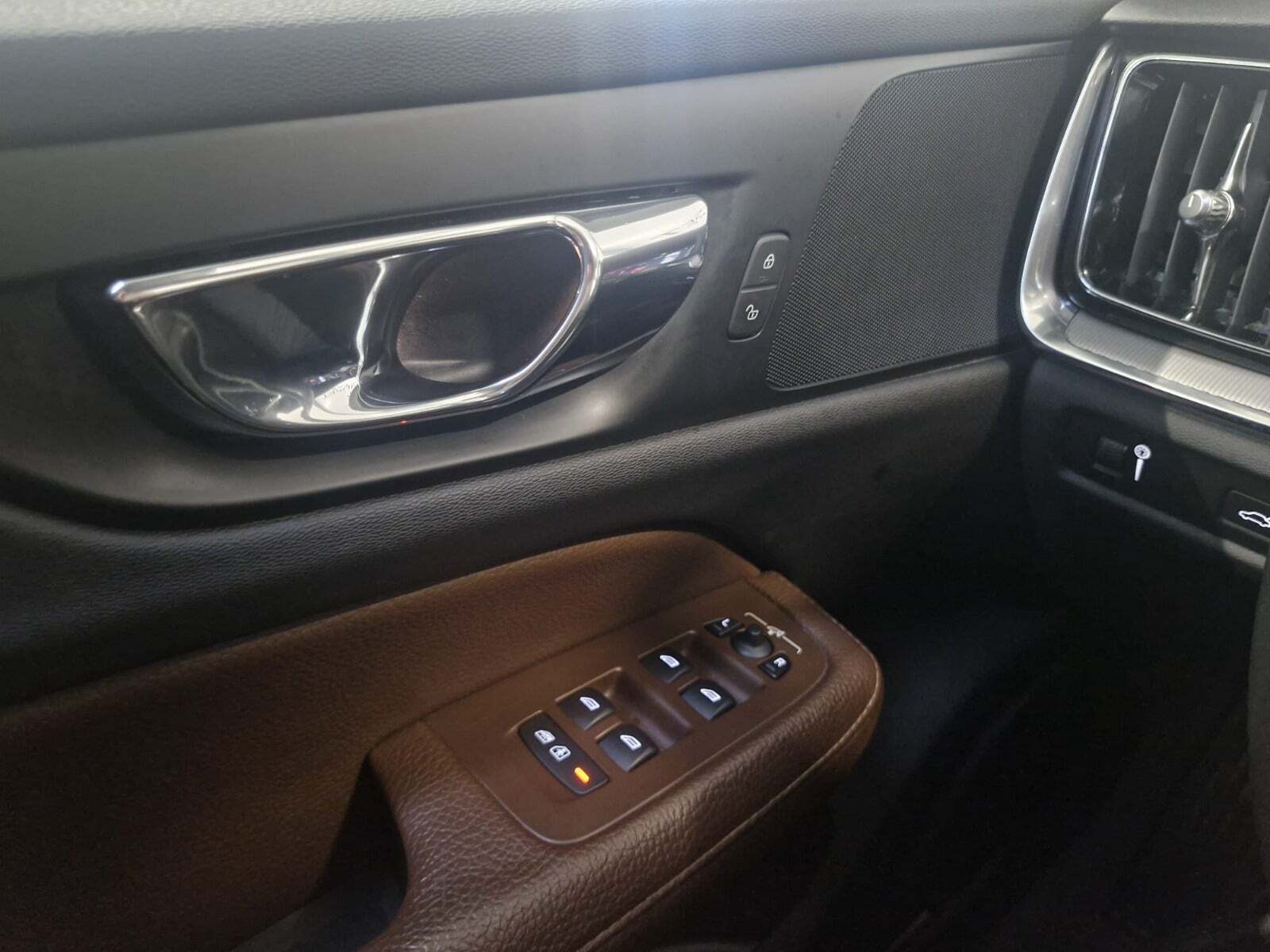 Hvid Volvo V60 fra 2020