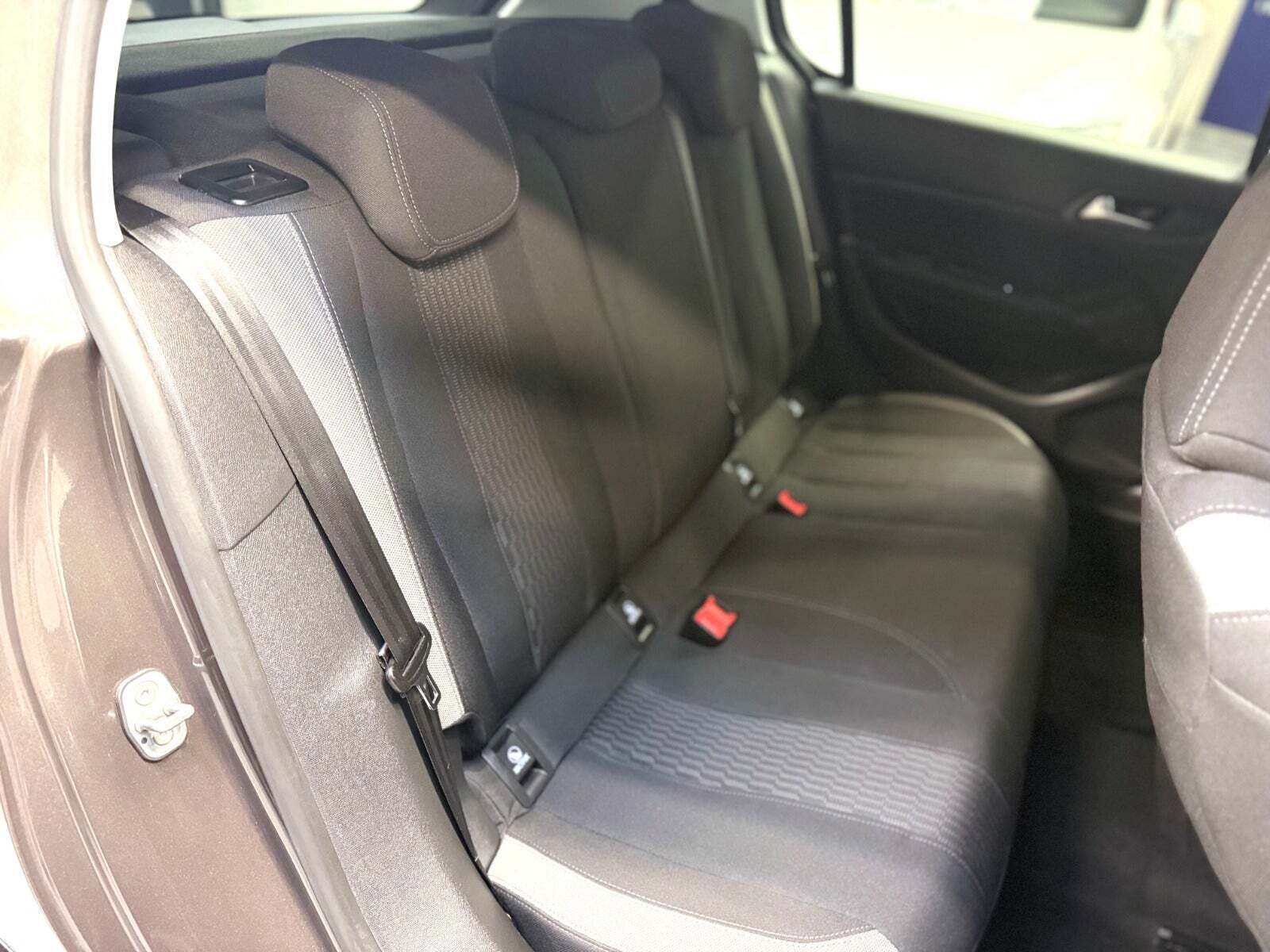 Sort Peugeot 308 fra 2016