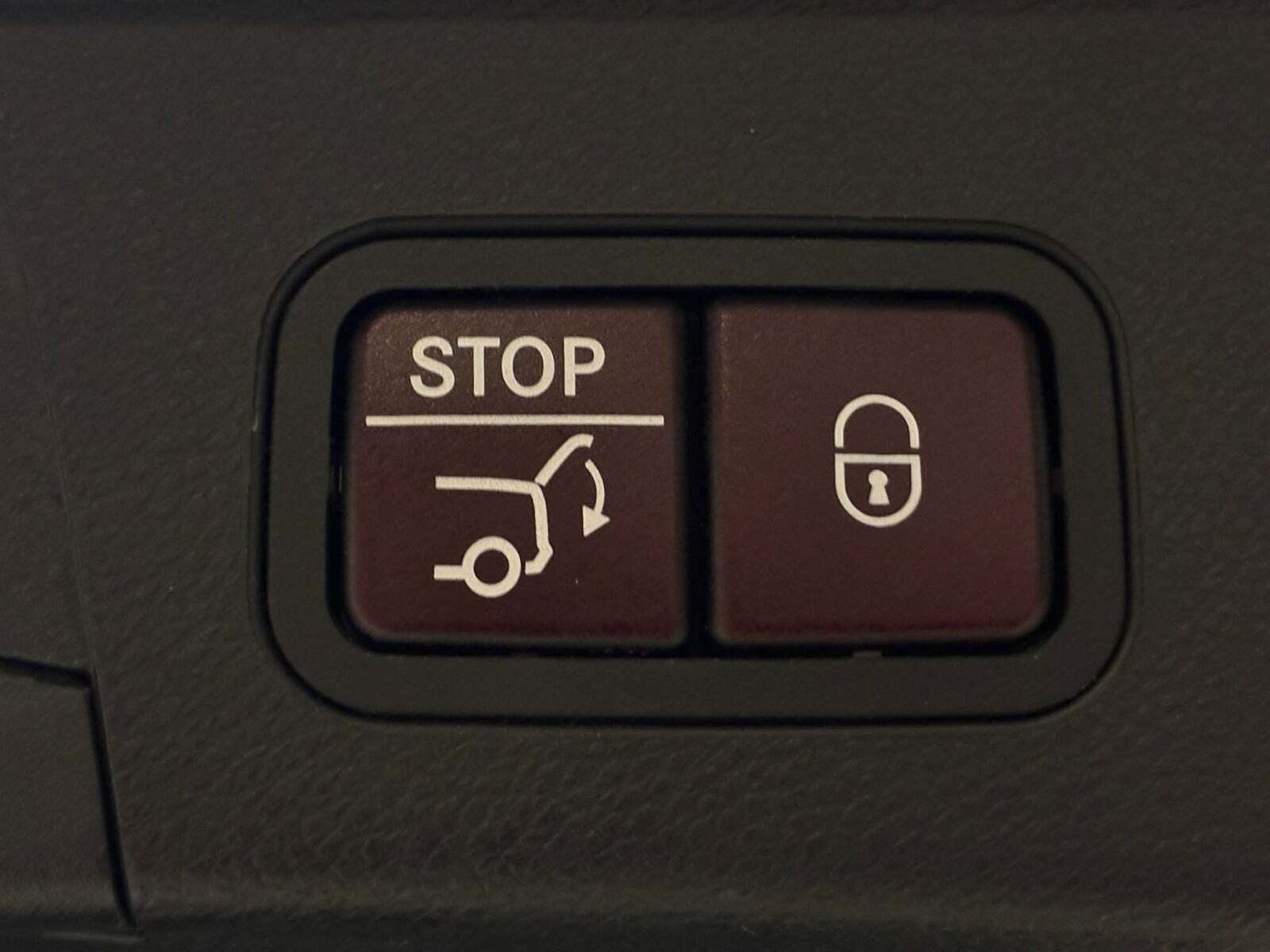 Grå Mercedes C63 fra 2018