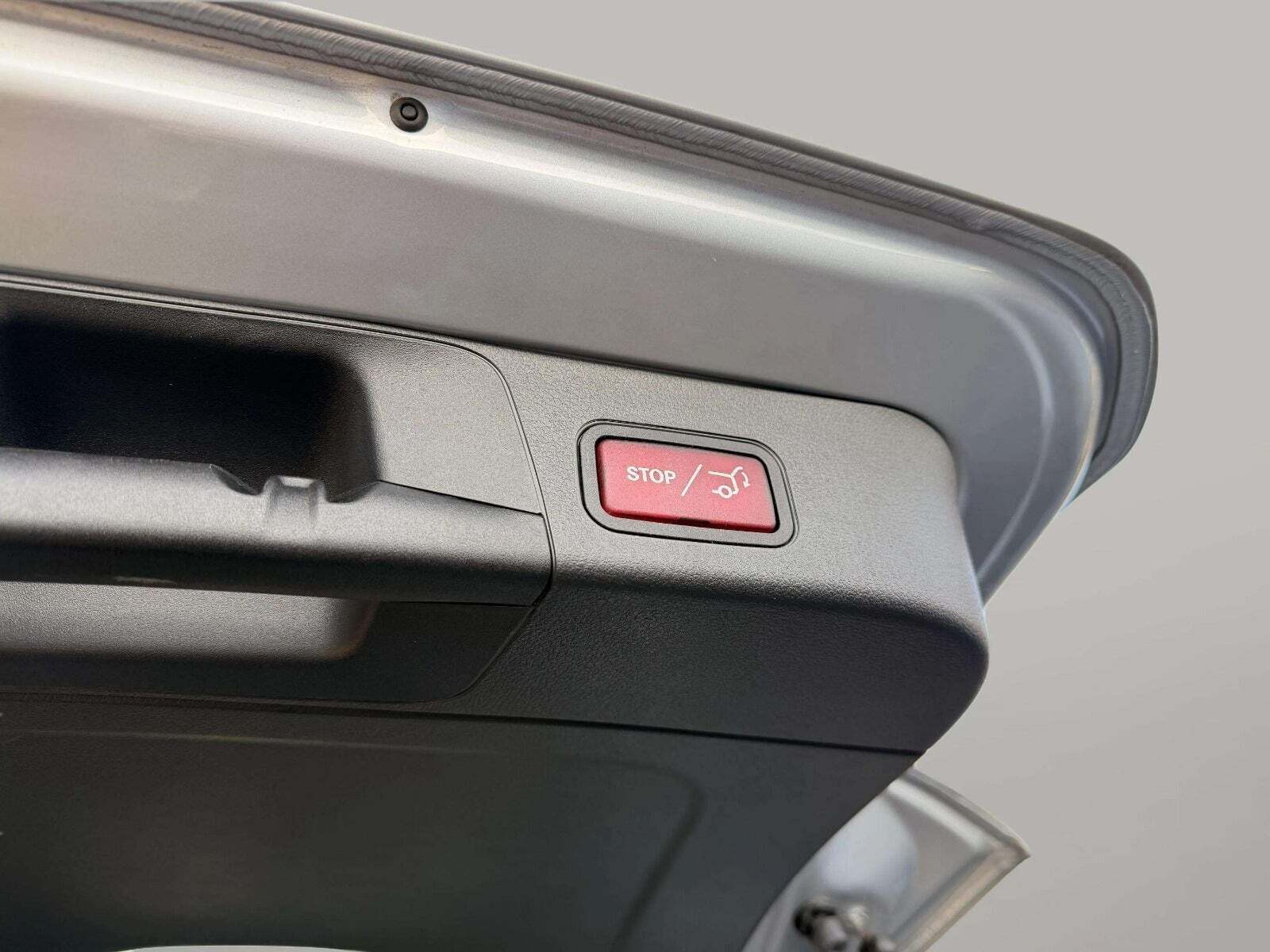 Sølv Mercedes EQB250+ fra 2024