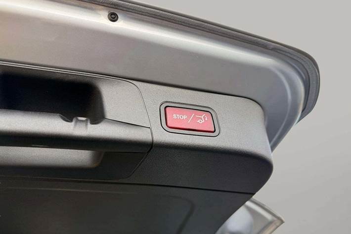 Sølv Mercedes EQB250+ fra 2024