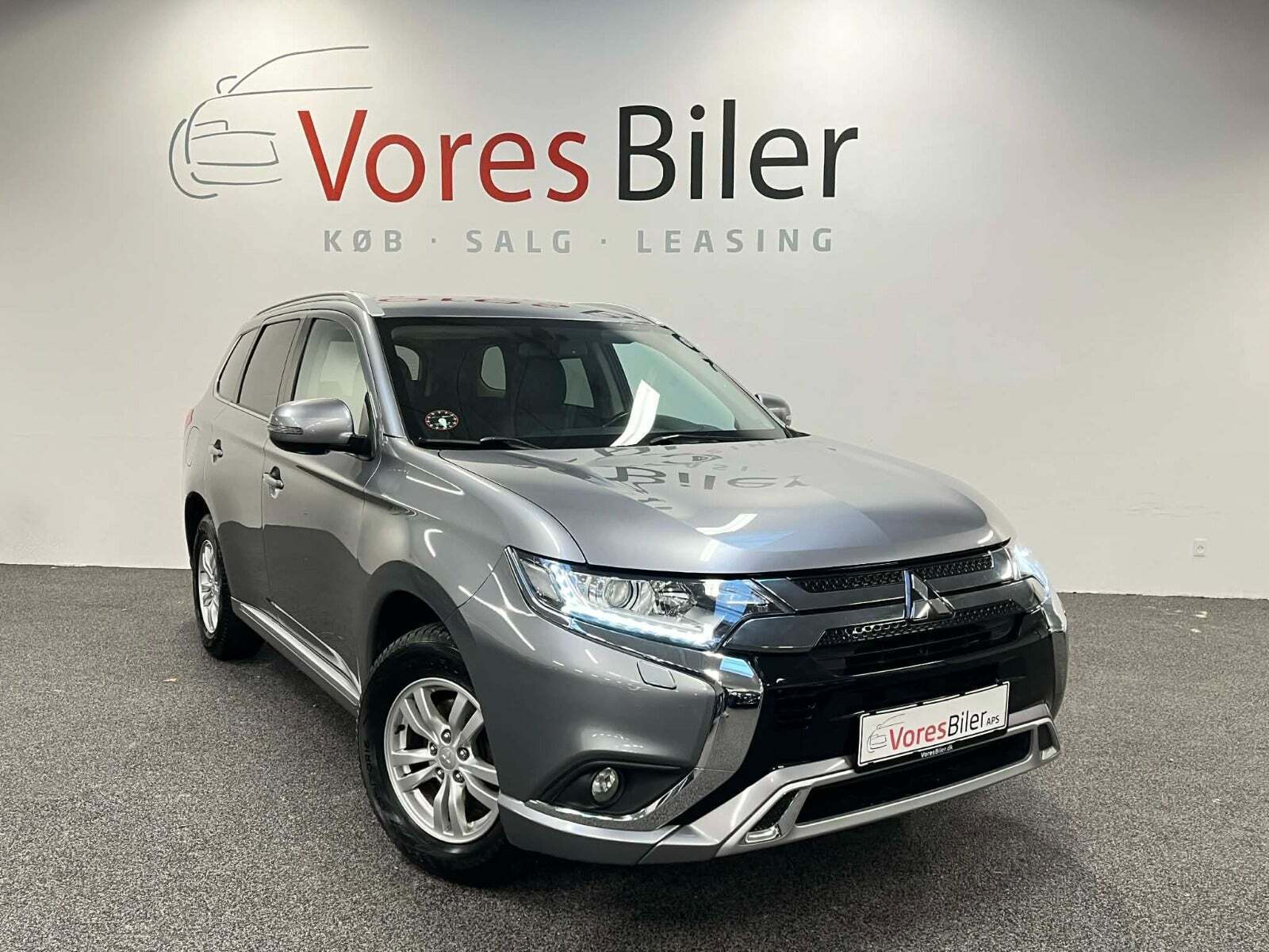 Mitsubishi Outlander 2,4 PHEV Invite CVT 4WD