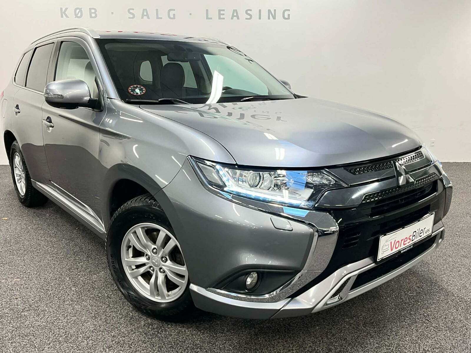Mitsubishi Outlander 2,4 PHEV Invite CVT 4WD