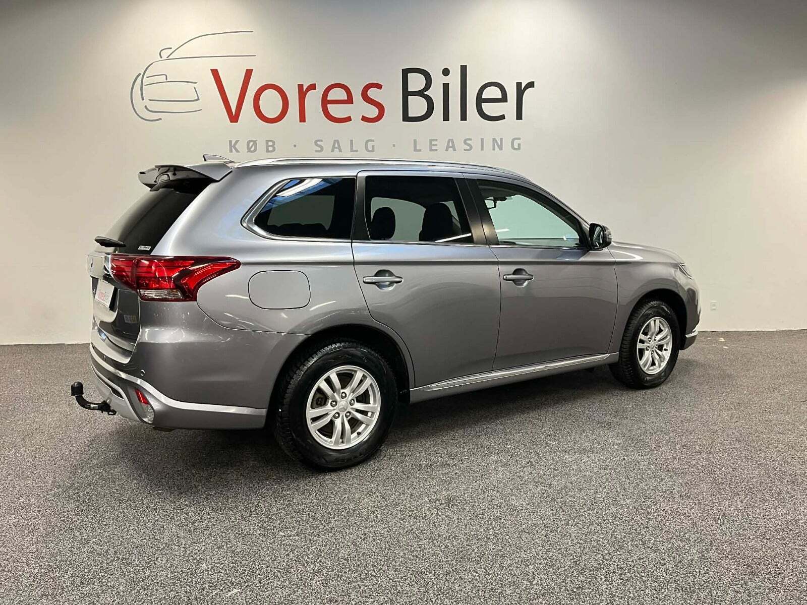 Mitsubishi Outlander 2,4 PHEV Invite CVT 4WD