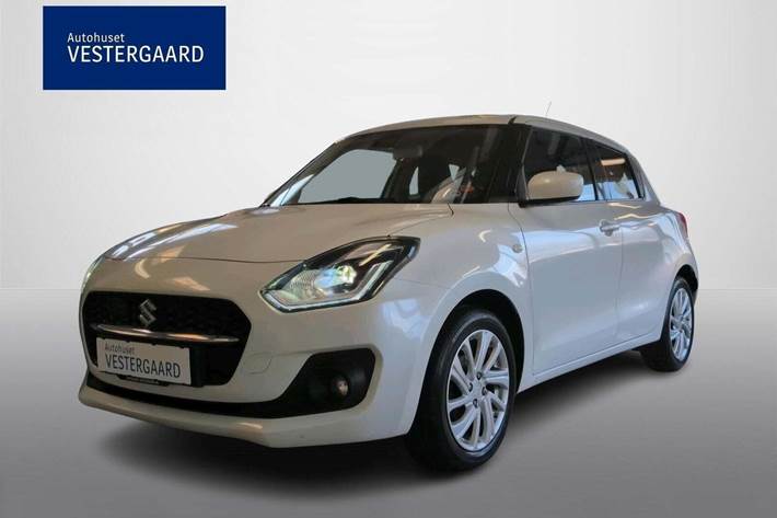 Beige Suzuki Swift fra 2021 set udefra