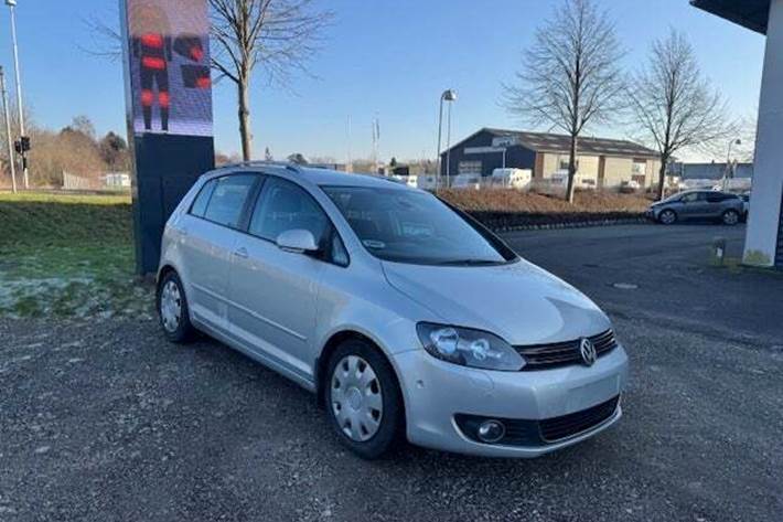 Gul VW Golf Plus fra 2008