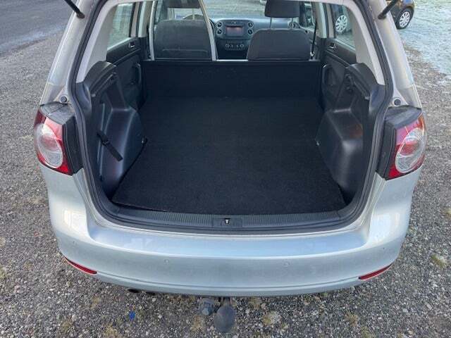 Gul VW Golf Plus fra 2008