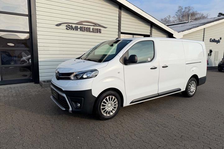 Hvid Toyota ProAce fra 2020