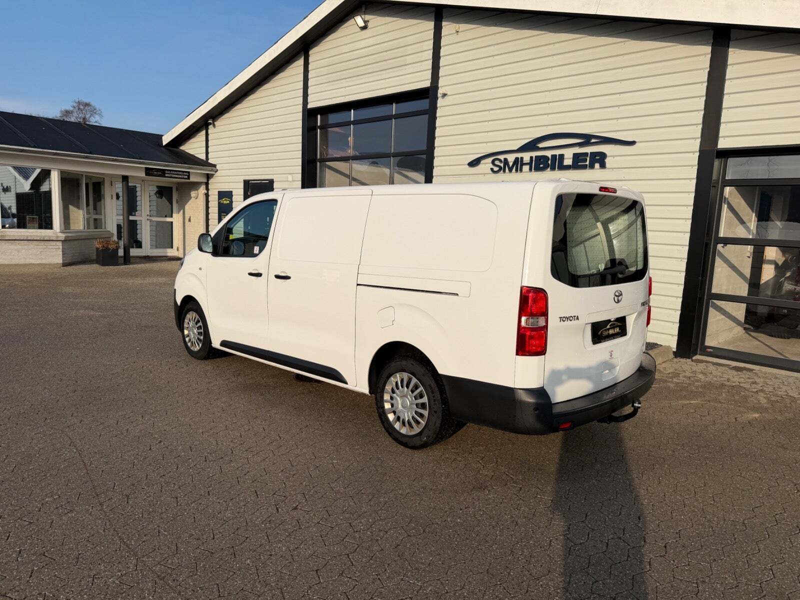Hvid Toyota ProAce fra 2020