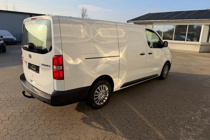 Hvid Toyota ProAce fra 2020