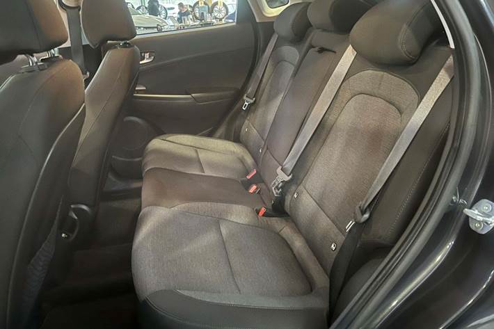 Grå Hyundai Kona fra 2021