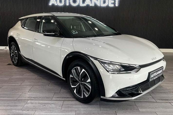 Grå Kia EV6 fra 2023 set udefra