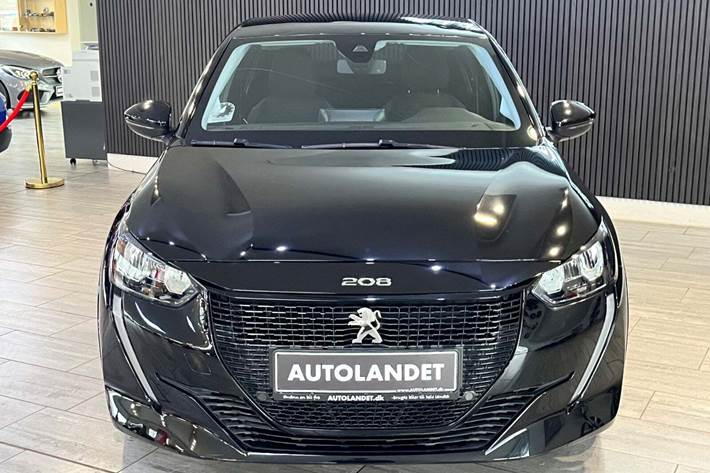 Sort Peugeot e-208 fra 2023