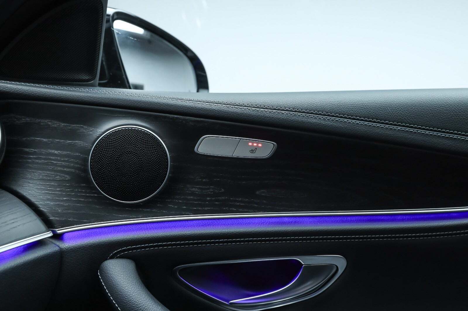 Sort Mercedes E300 e fra 2020