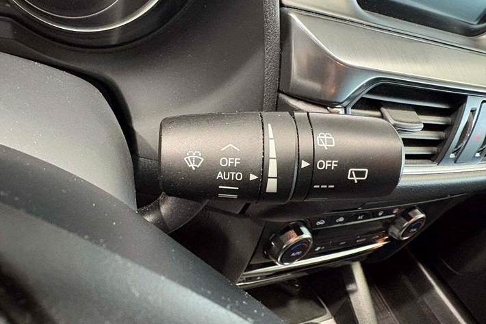 Brun Mazda 6 fra 2015