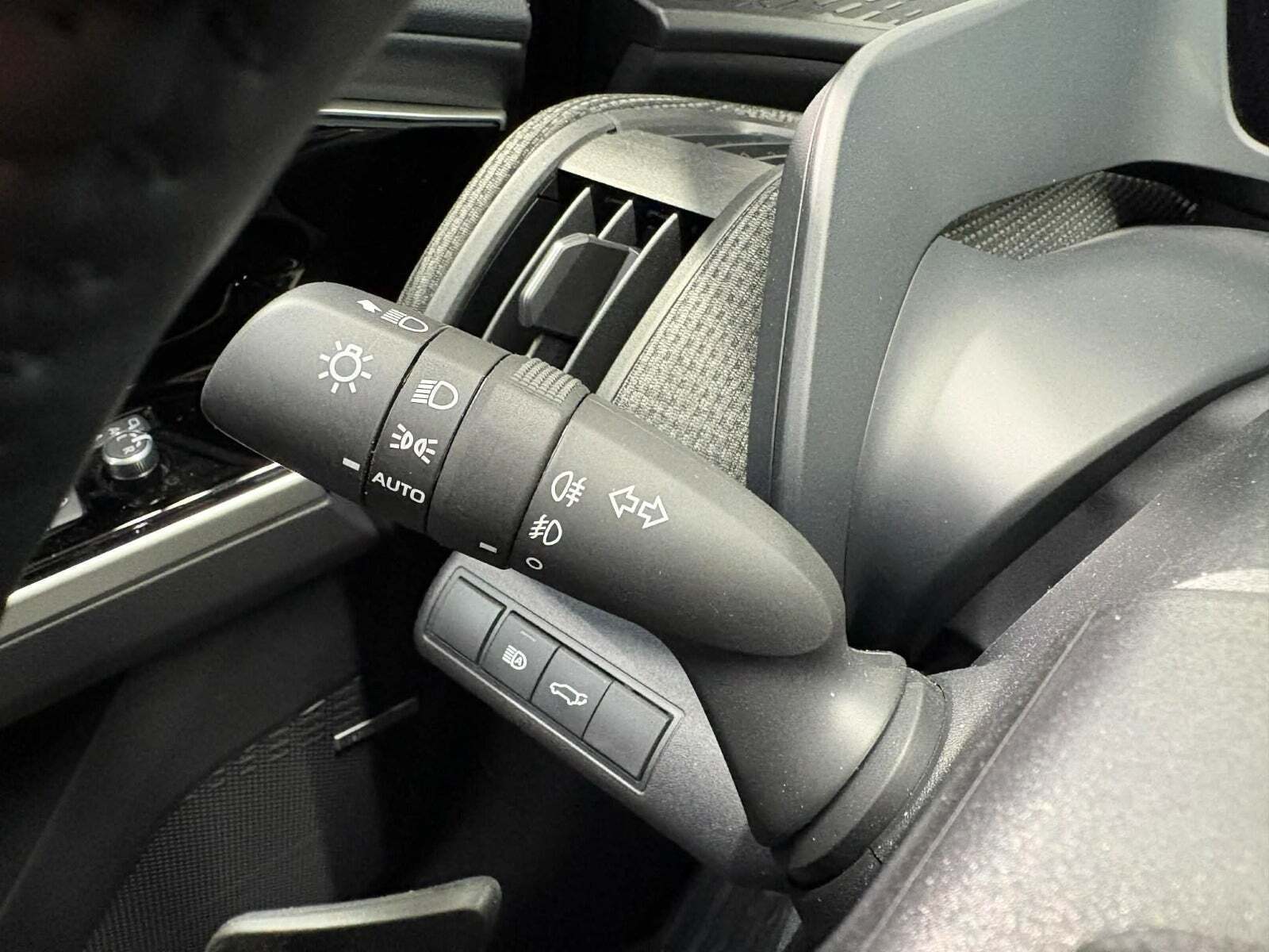 Grå Subaru Solterra fra 2025