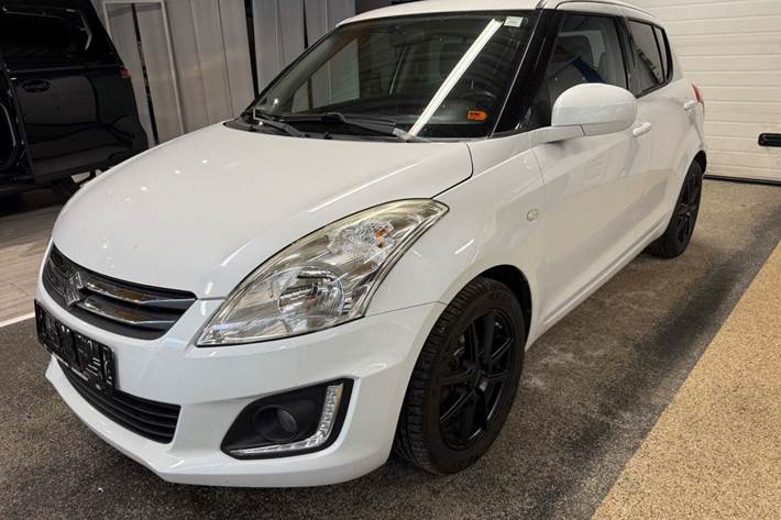 Hvid Suzuki Swift fra 2014 set udefra