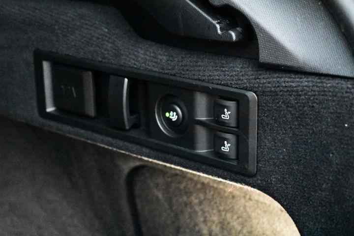 Grå BMW 320i fra 2023