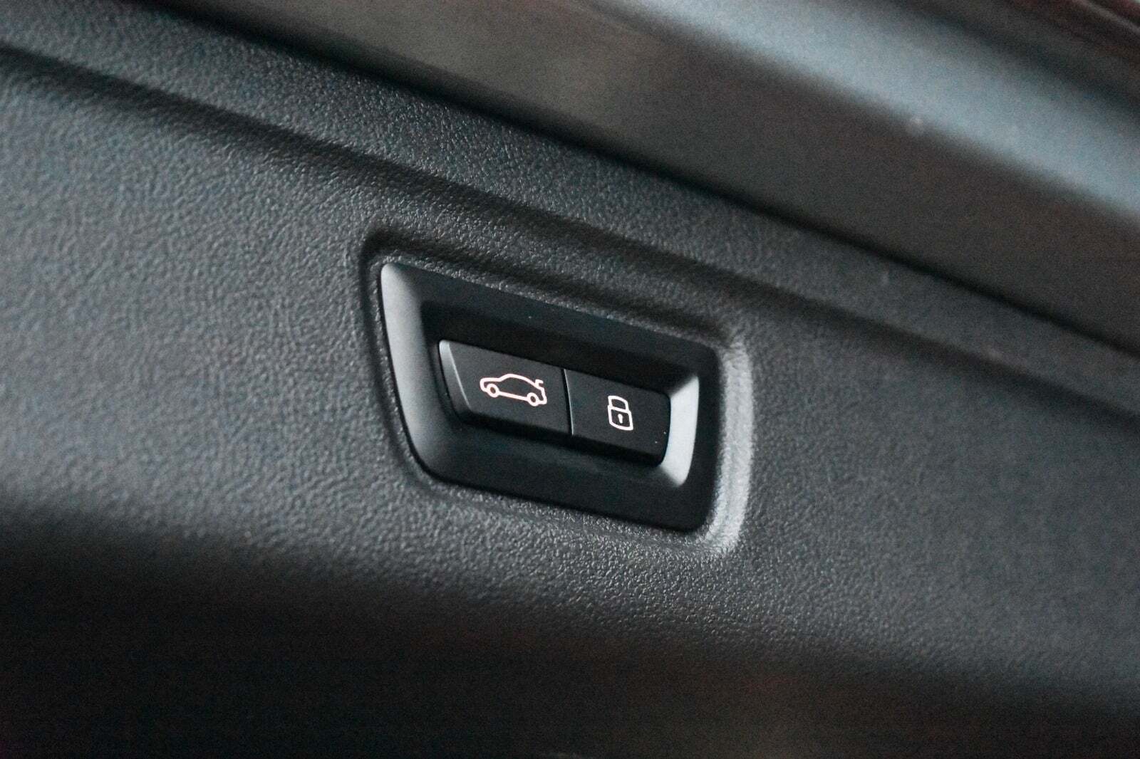 Grå BMW 320i fra 2023