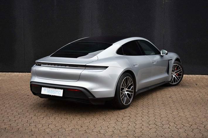 Sølv Porsche Taycan 4S fra 2021