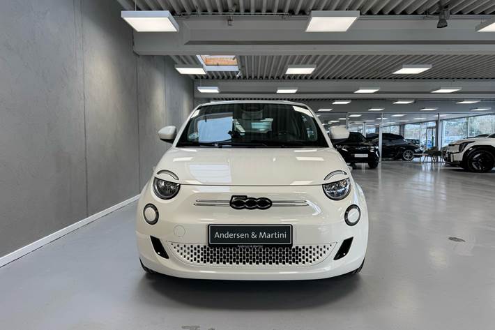 Hvid Fiat 500e fra 2023