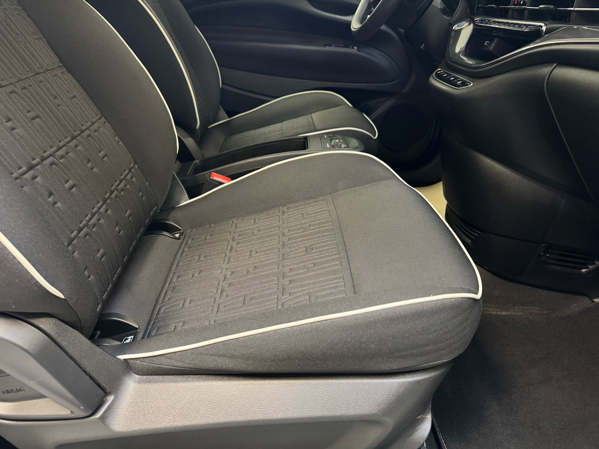 Hvid Fiat 500e fra 2023