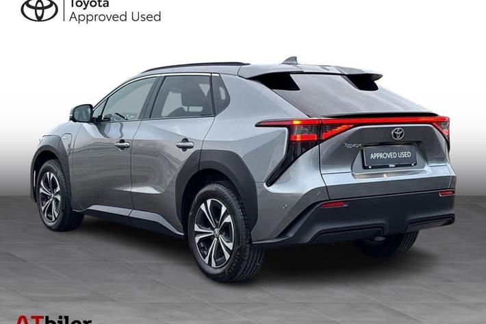 Grå Toyota BZ4X fra 2025