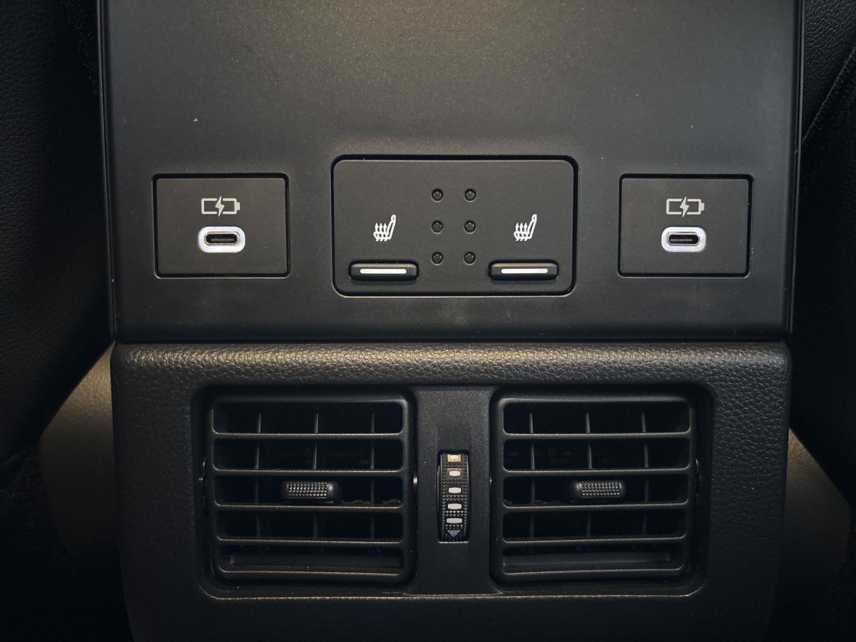 Grå Toyota BZ4X fra 2025