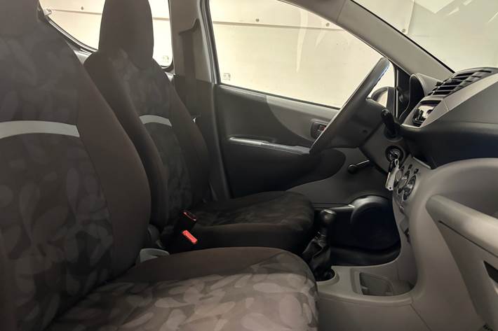 Sølv Suzuki Alto fra 2011