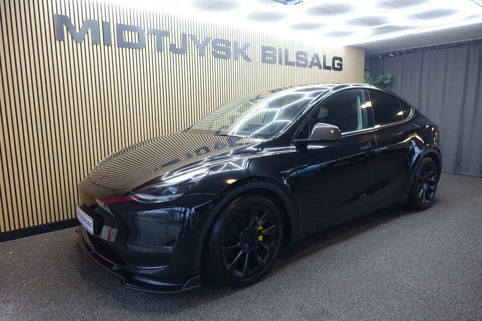 Tesla Model Y Long Range AWD