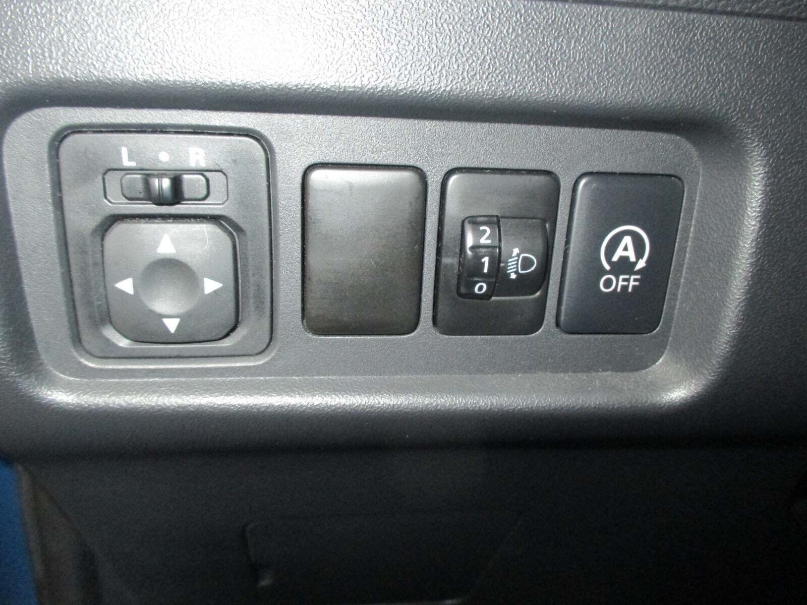 Blå Mitsubishi Space Star fra 2015