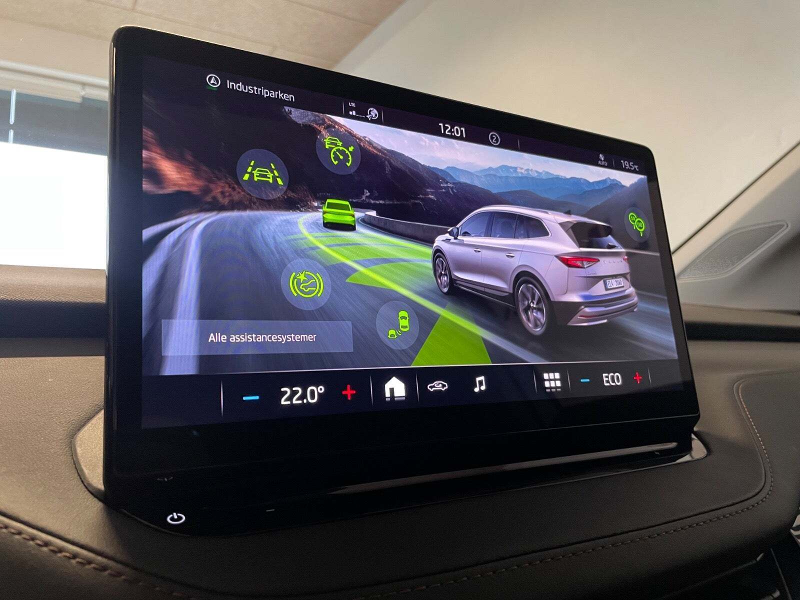 Grå Skoda Enyaq fra 2022